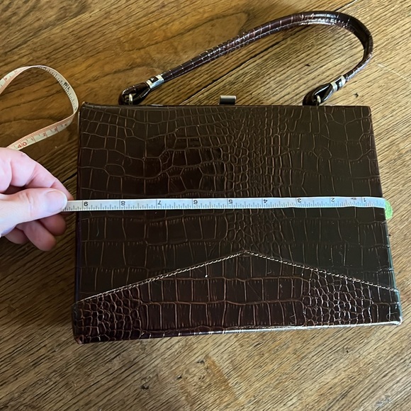 Vintage Crocodile Pattern Handbag - Picture 7 of 7